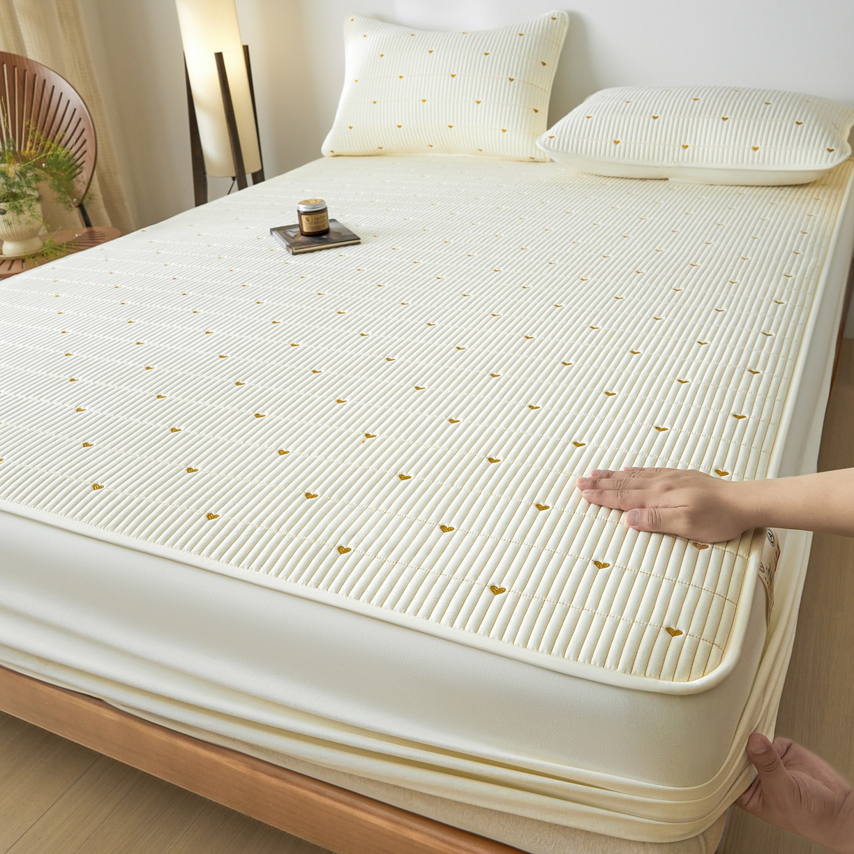 芬晴家纺 2025新款A类大豆夹棉爱心防水床笠单床笠床笠单件 爱心-米白