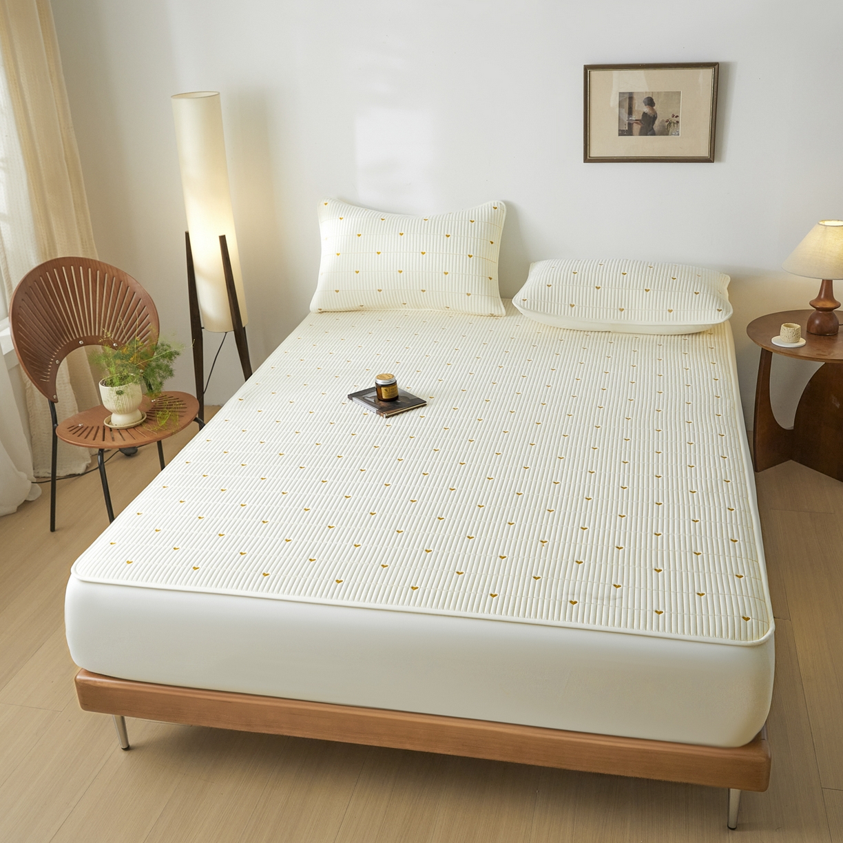 91家纺网 家纺一手货源 找家纺 芬晴家纺 2025新款A类大豆夹棉爱心防水床笠单床笠床笠单件 爱心-米白