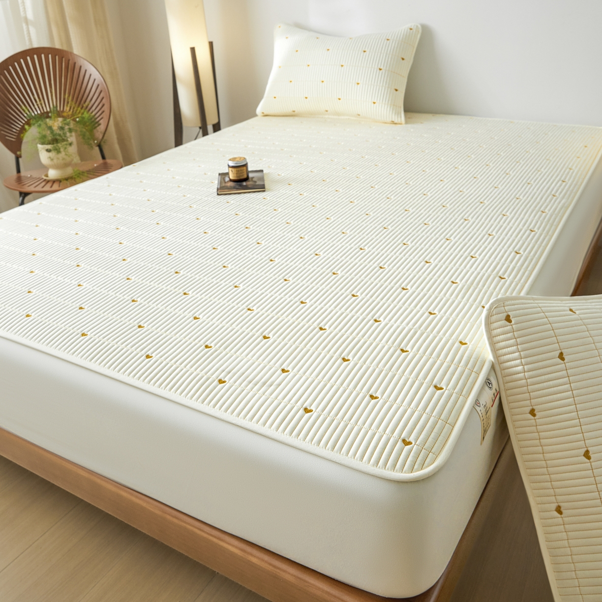 91家纺网 家纺一手货源 找家纺 芬晴家纺 2025新款A类大豆夹棉爱心防水床笠单床笠床笠单件 爱心-米白