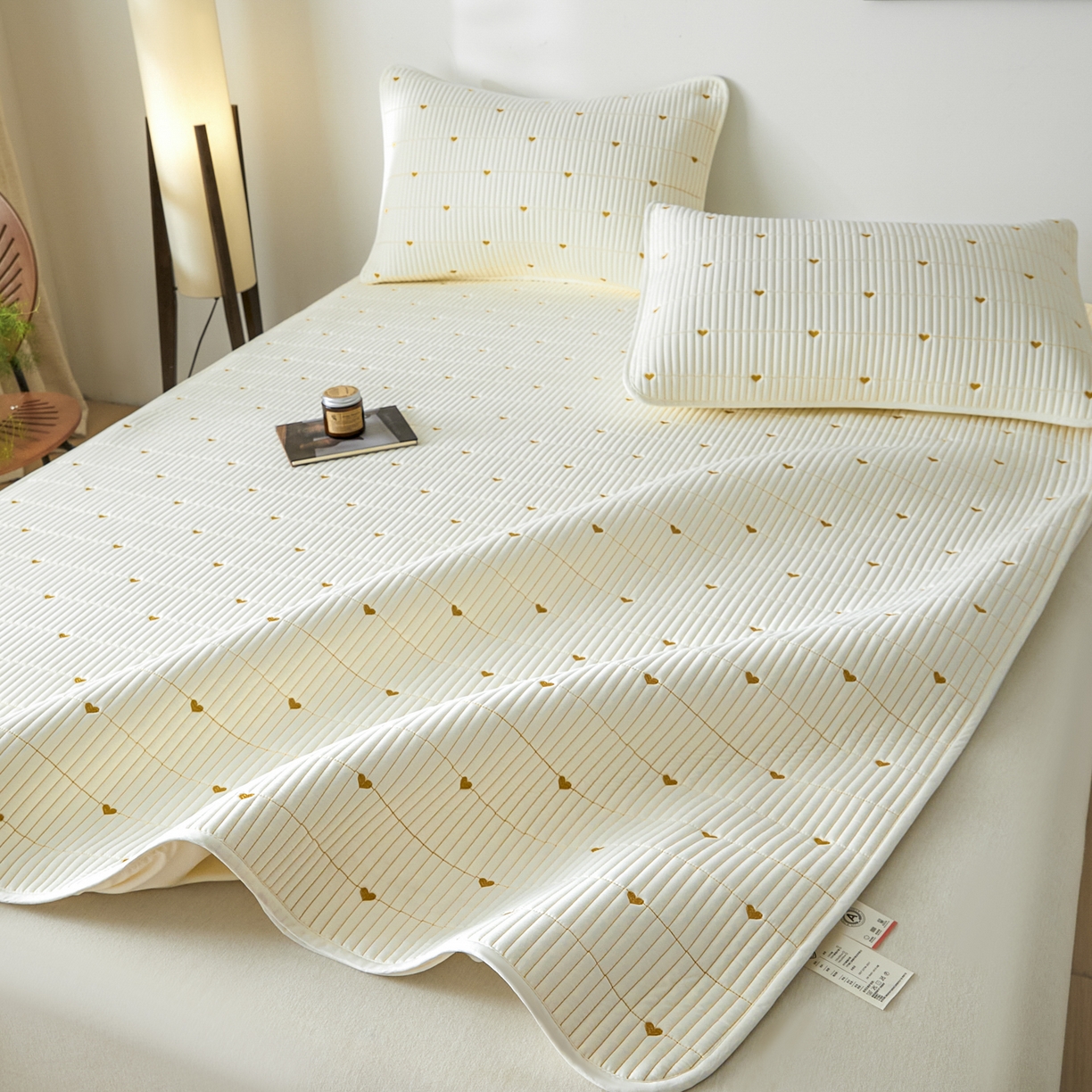91家纺网 家纺一手货源 找家纺 芬晴家纺 2025新款A类大豆夹棉爱心防水床笠单床笠床笠单件 爱心-米白