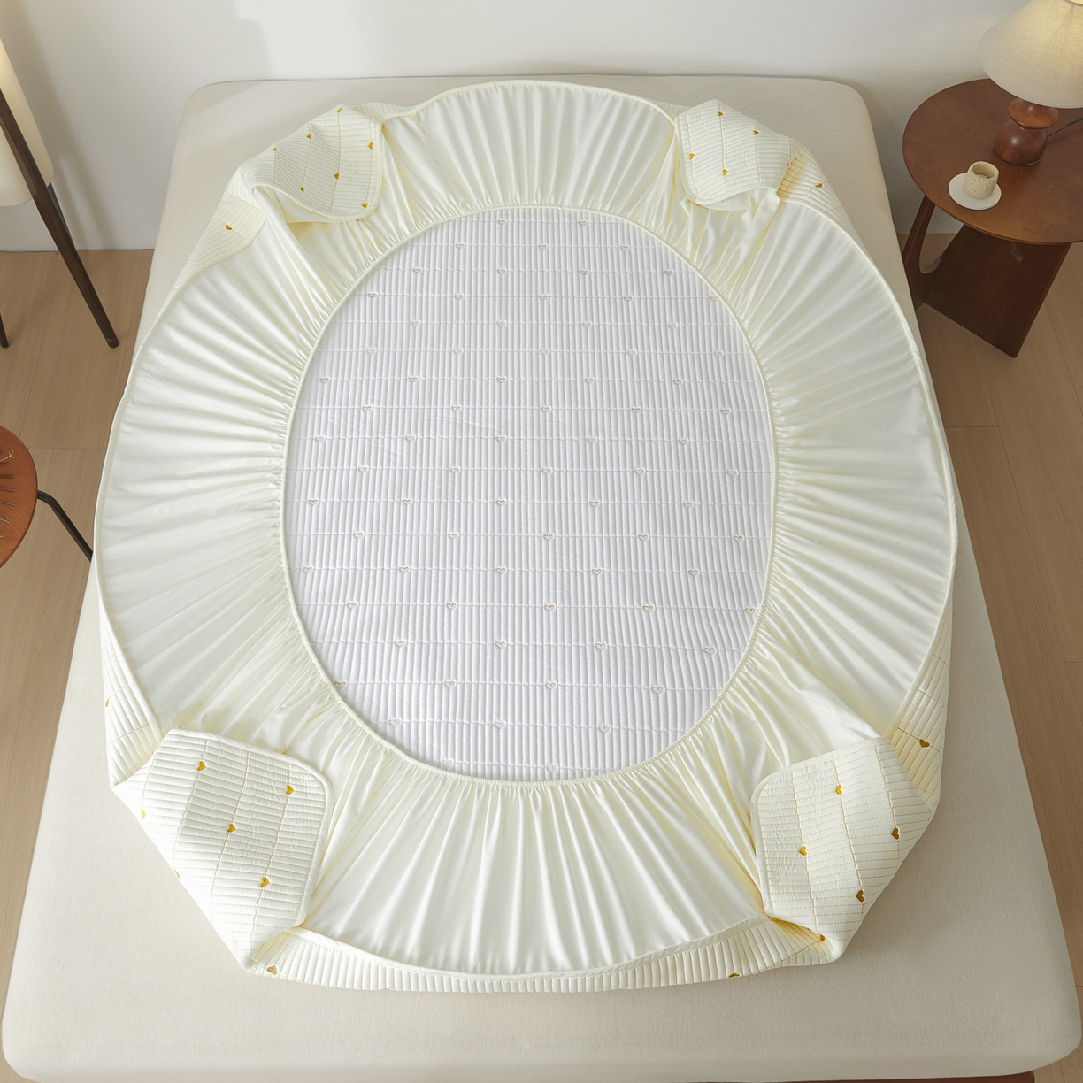 91家纺网 家纺一手货源 找家纺 芬晴家纺 2025新款A类大豆夹棉爱心防水床笠单床笠床笠单件 爱心-米白