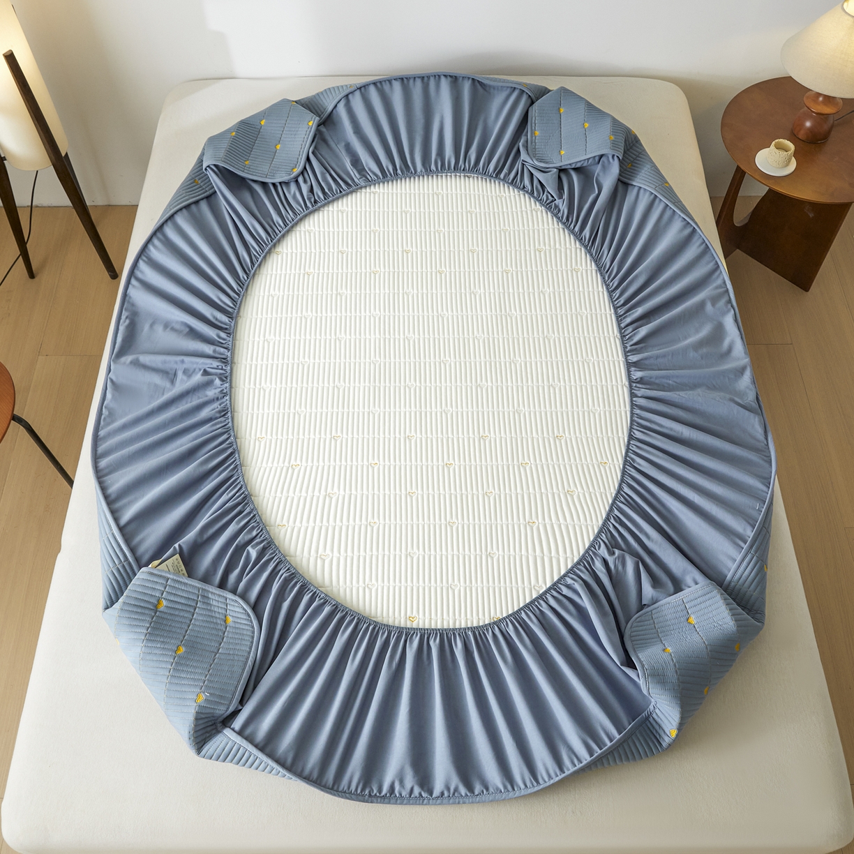 91家纺网 家纺一手货源 找家纺 芬晴家纺 2025新款A类大豆夹棉爱心防水床笠单床笠床笠单件 爱心-雾蓝