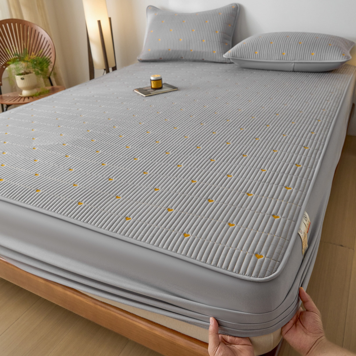 91家纺网 家纺一手货源 找家纺 芬晴家纺 2025新款A类大豆夹棉爱心防水床笠单床笠床笠单件 爱心-星灰