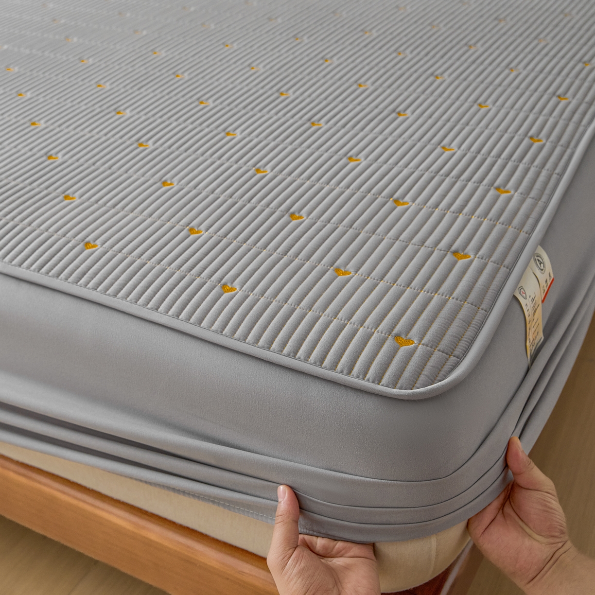 91家纺网 家纺一手货源 找家纺 芬晴家纺 2025新款A类大豆夹棉爱心防水床笠单床笠床笠单件 爱心-星灰