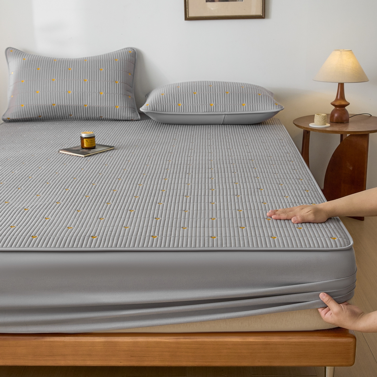 91家纺网 家纺一手货源 找家纺 芬晴家纺 2025新款A类大豆夹棉爱心防水床笠单床笠床笠单件 爱心-星灰