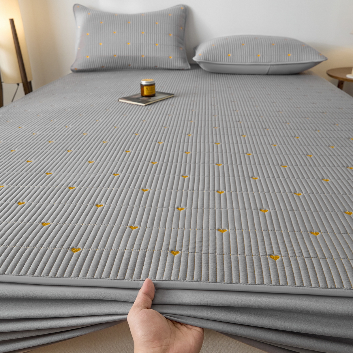 91家纺网 家纺一手货源 找家纺 芬晴家纺 2025新款A类大豆夹棉爱心防水床笠单床笠床笠单件 爱心-星灰