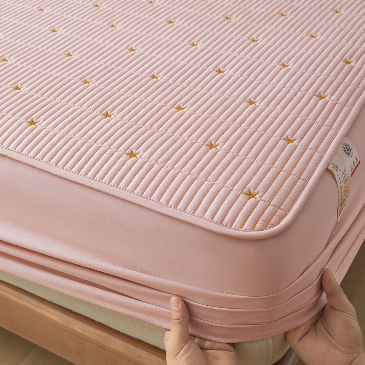 91家纺网 家纺一手货源 找家纺 芬晴家纺 2025新款A类大豆夹棉爱心防水床笠单床笠床笠单件 繁星-豆沙粉