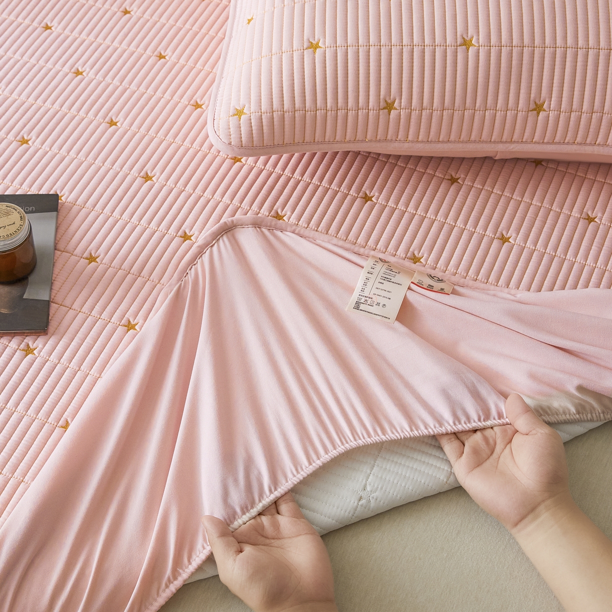 91家纺网 家纺一手货源 找家纺 芬晴家纺 2025新款A类大豆夹棉爱心防水床笠单床笠床笠单件 繁星-豆沙粉