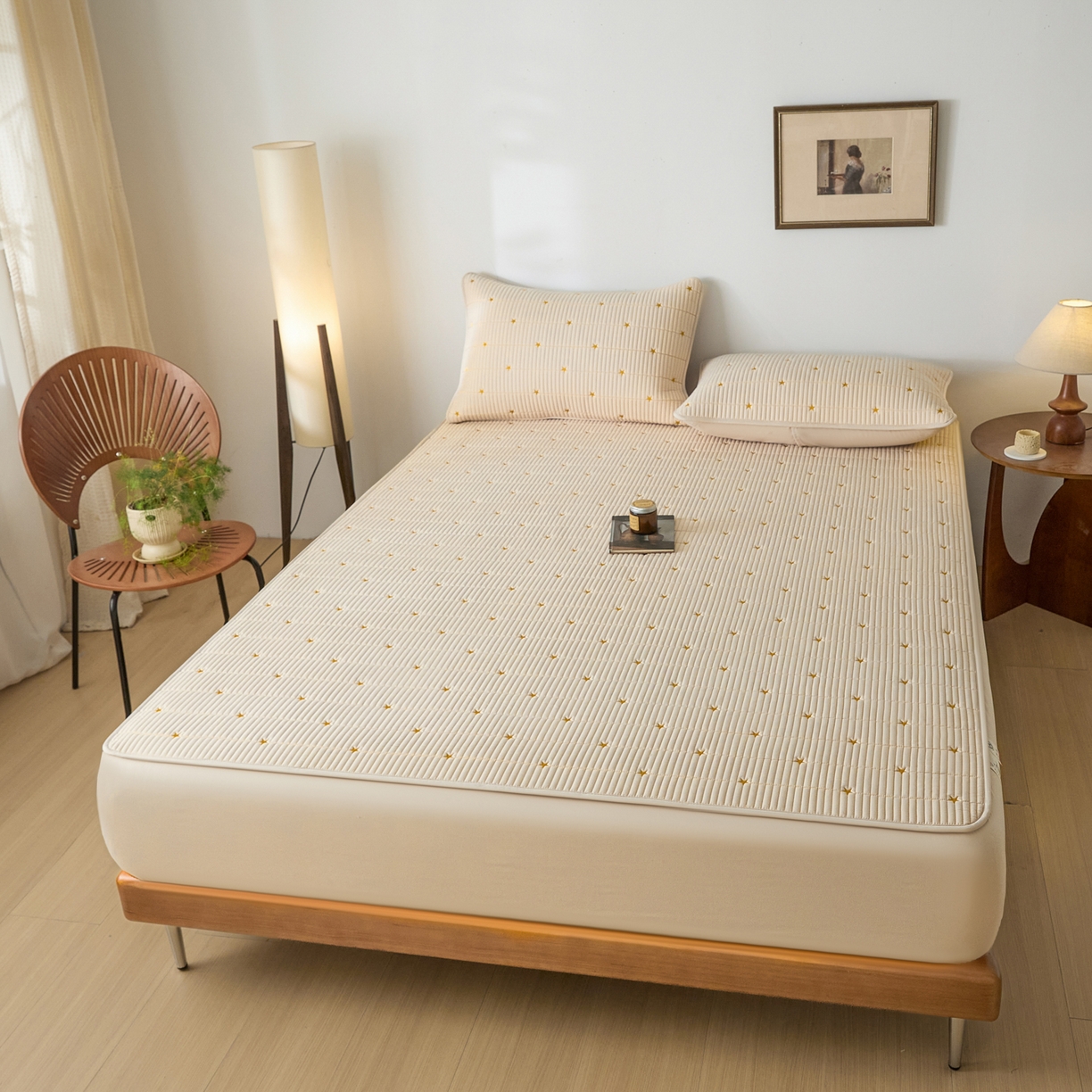 91家纺网 家纺一手货源 找家纺 芬晴家纺 2025新款A类大豆夹棉爱心防水床笠单床笠床笠单件 繁星-卡其