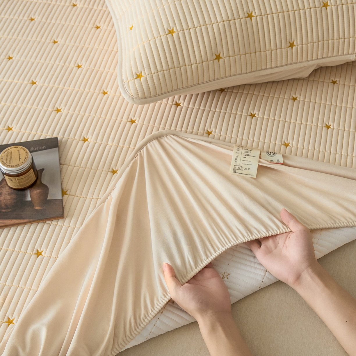 91家纺网 家纺一手货源 找家纺 芬晴家纺 2025新款A类大豆夹棉爱心防水床笠单床笠床笠单件 繁星-卡其