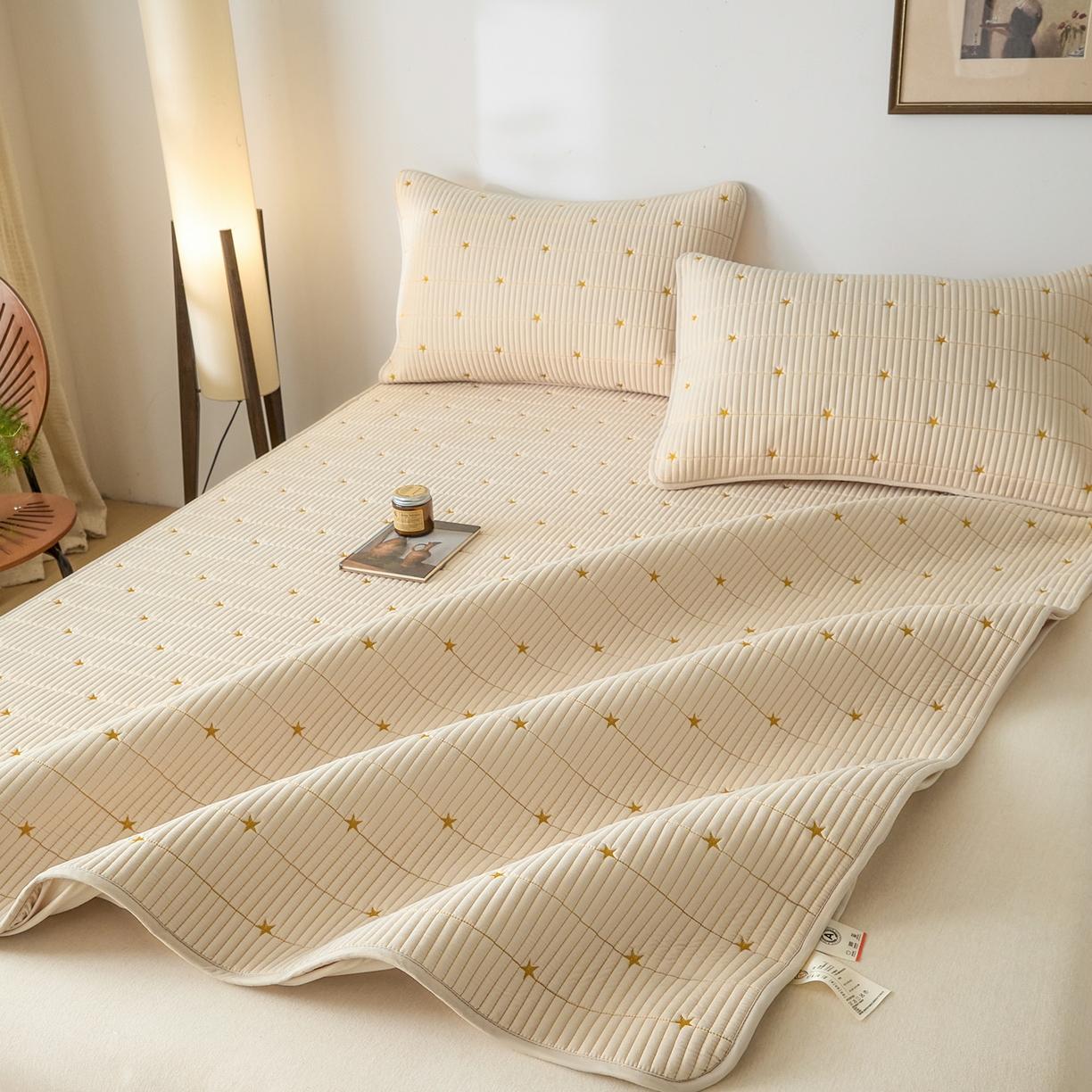 91家纺网 家纺一手货源 找家纺 芬晴家纺 2025新款A类大豆夹棉爱心防水床笠单床笠床笠单件 繁星-卡其