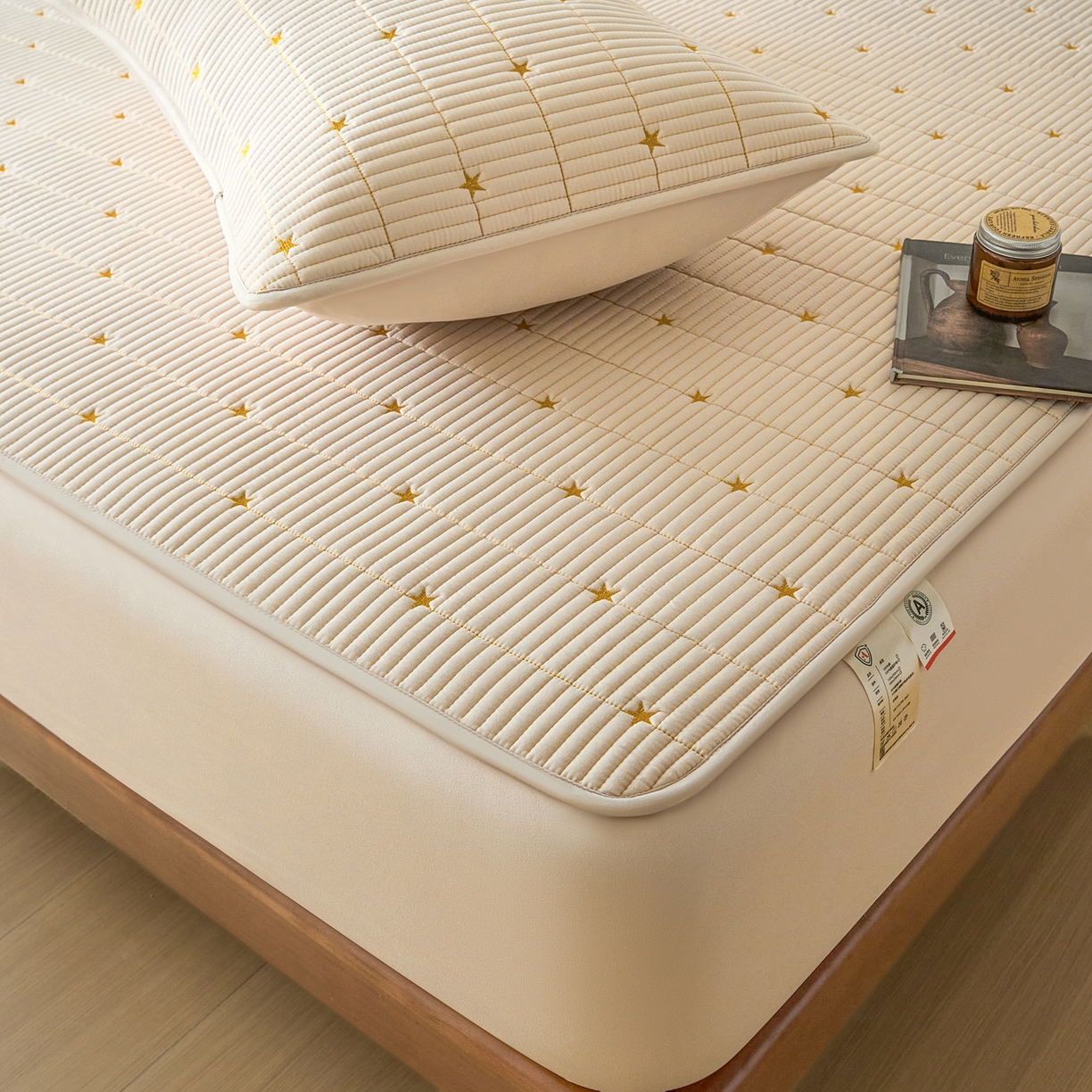 91家纺网 家纺一手货源 找家纺 芬晴家纺 2025新款A类大豆夹棉爱心防水床笠单床笠床笠单件 繁星-卡其