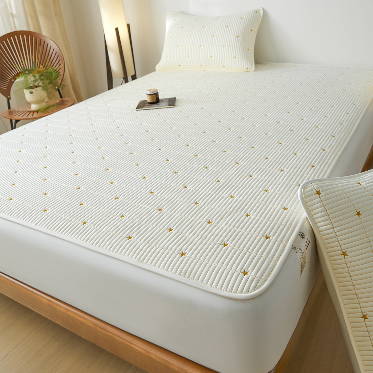 91家纺网 家纺一手货源 找家纺 芬晴家纺 2025新款A类大豆夹棉爱心防水床笠单床笠床笠单件 繁星-米白