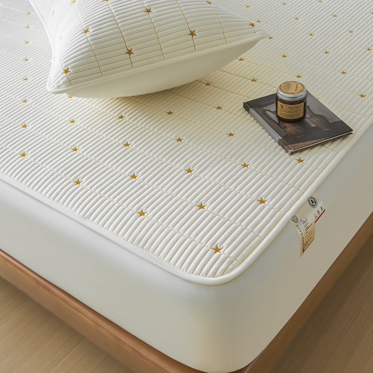 91家纺网 家纺一手货源 找家纺 芬晴家纺 2025新款A类大豆夹棉爱心防水床笠单床笠床笠单件 繁星-米白