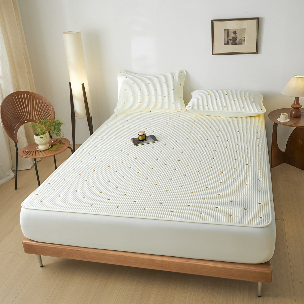 91家纺网 家纺一手货源 找家纺 芬晴家纺 2025新款A类大豆夹棉爱心防水床笠单床笠床笠单件 繁星-米白