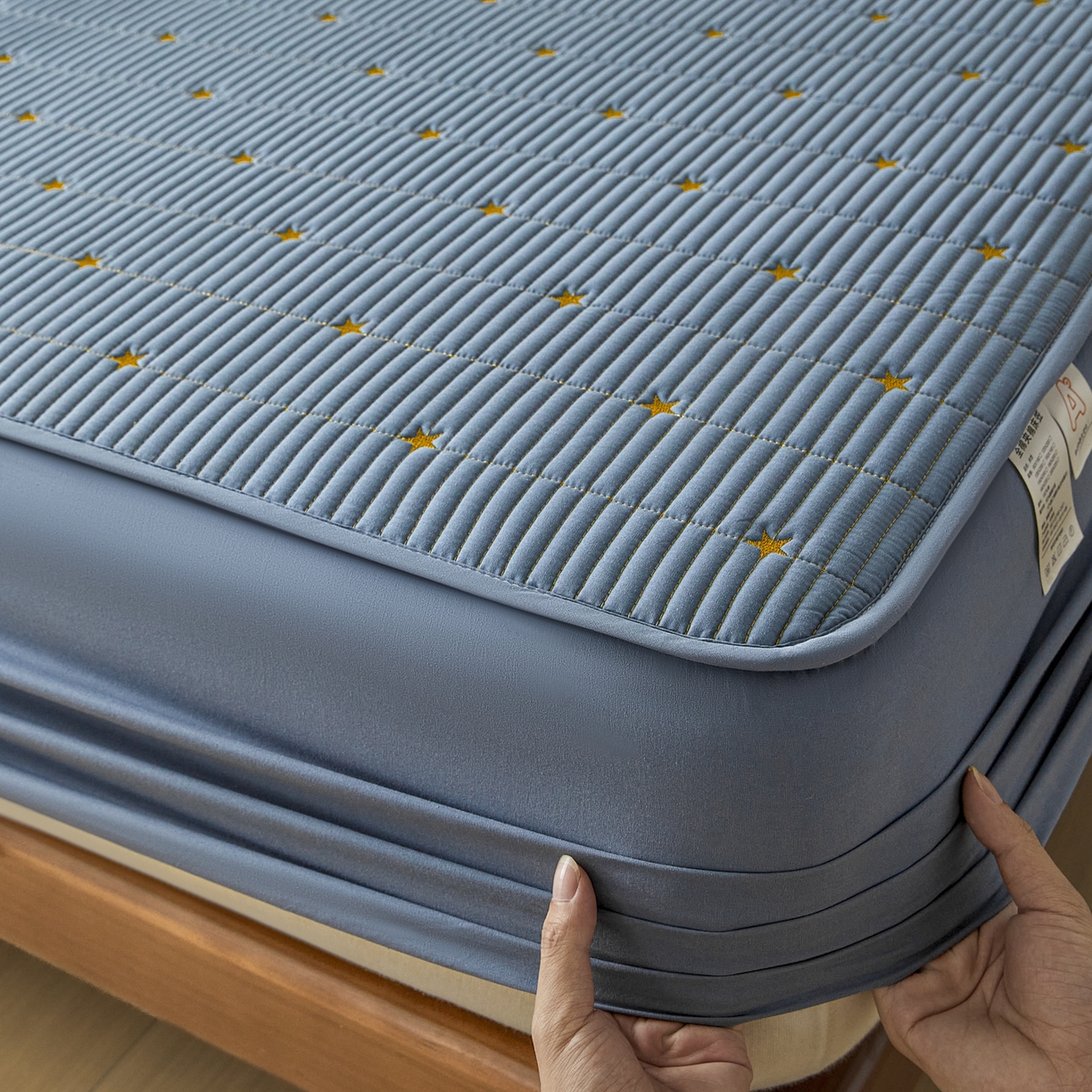 91家纺网 家纺一手货源 找家纺 芬晴家纺 2025新款A类大豆夹棉爱心防水床笠单床笠床笠单件 繁星-雾蓝