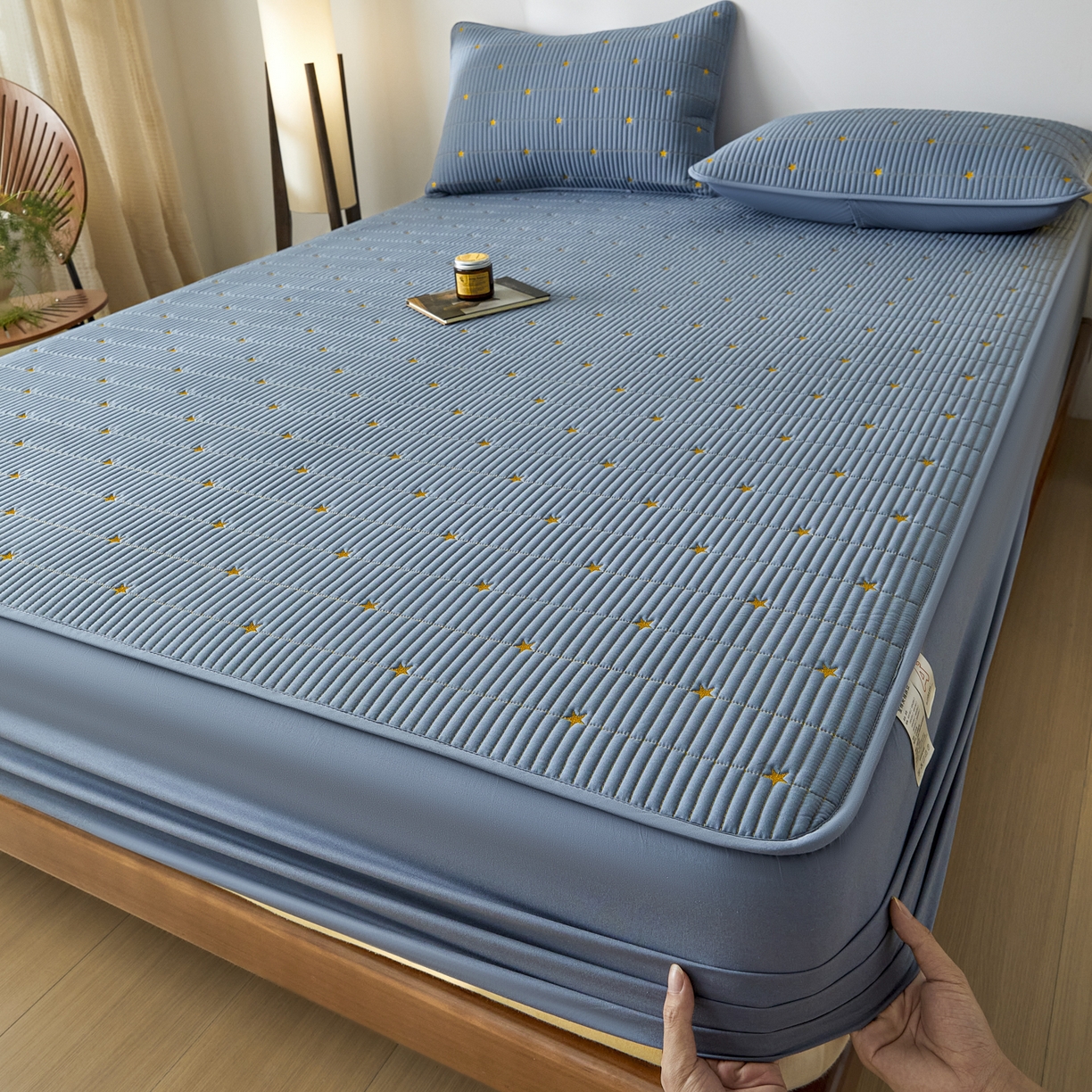 91家纺网 家纺一手货源 找家纺 芬晴家纺 2025新款A类大豆夹棉爱心防水床笠单床笠床笠单件 繁星-雾蓝