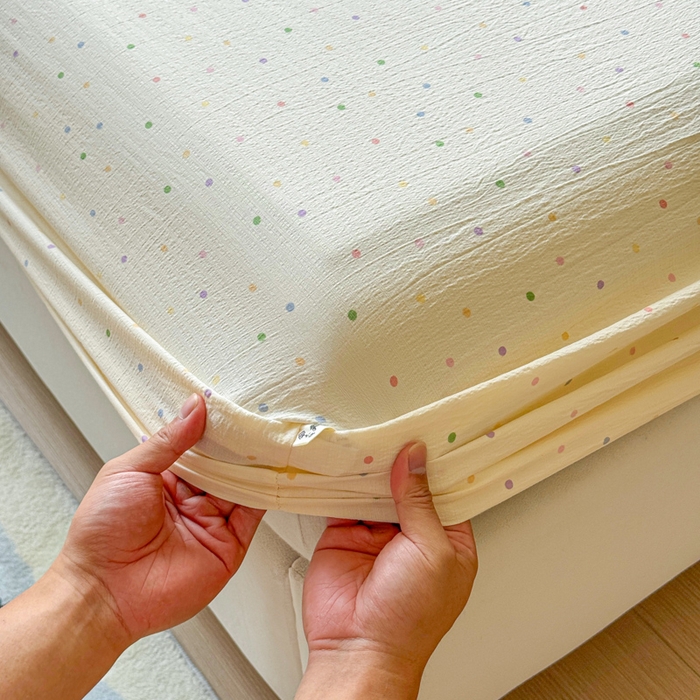 91家纺网 家纺一手货源 找家纺 佑佳家纺2025新款A类高克重水洗棉床笠 彩色波点