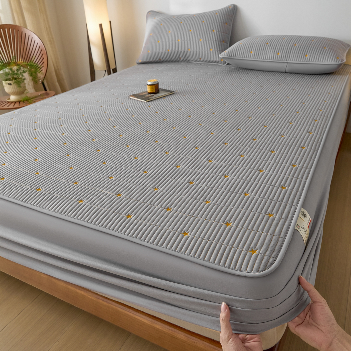 91家纺网 家纺一手货源 找家纺 芬晴家纺 2025新款A类大豆夹棉爱心防水床笠单床笠床笠单件 繁星-星灰