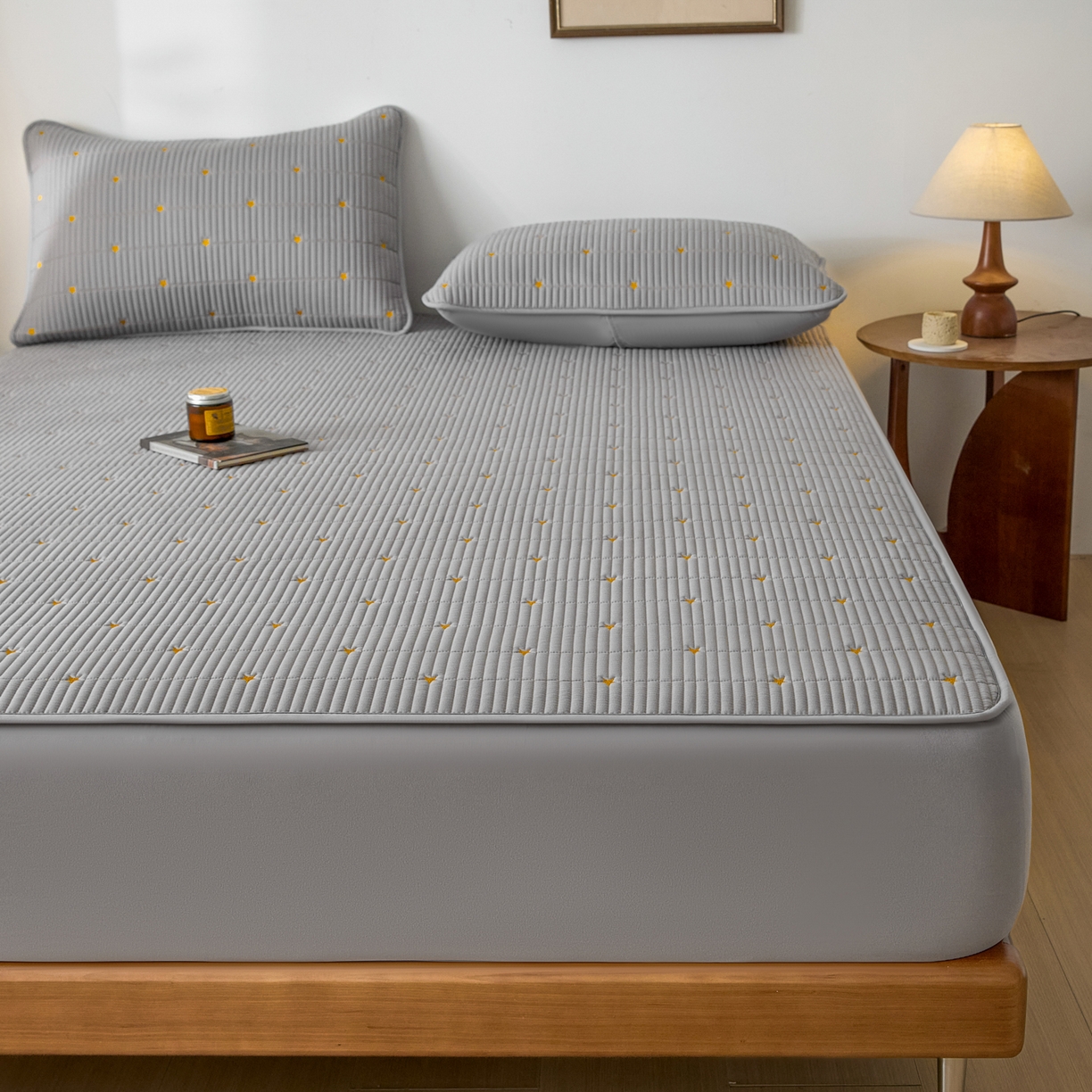 91家纺网 家纺一手货源 找家纺 芬晴家纺 2025新款A类大豆夹棉爱心防水床笠单床笠床笠单件 繁星-星灰