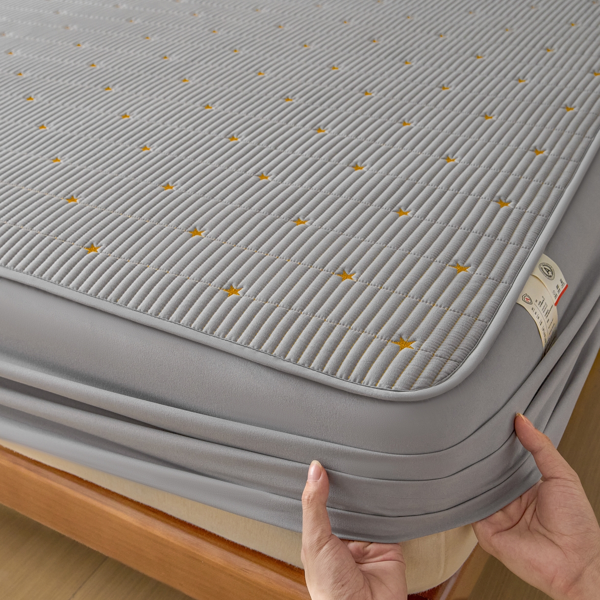 91家纺网 家纺一手货源 找家纺 芬晴家纺 2025新款A类大豆夹棉爱心防水床笠单床笠床笠单件 繁星-星灰