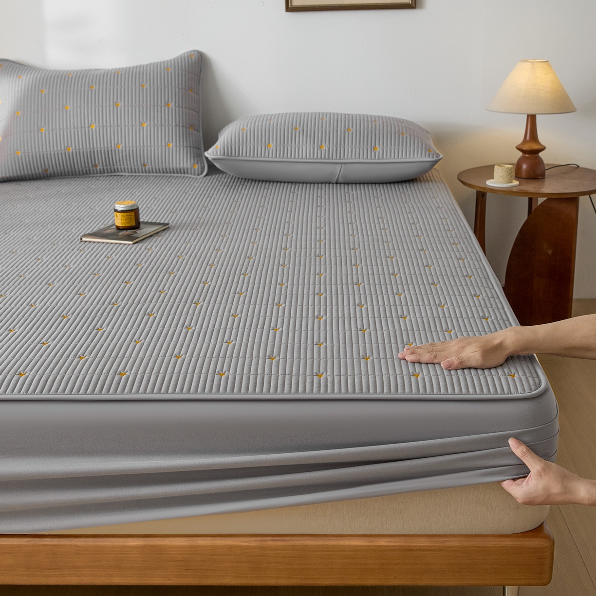 91家纺网 家纺一手货源 找家纺 芬晴家纺 2025新款A类大豆夹棉爱心防水床笠单床笠床笠单件 繁星-星灰