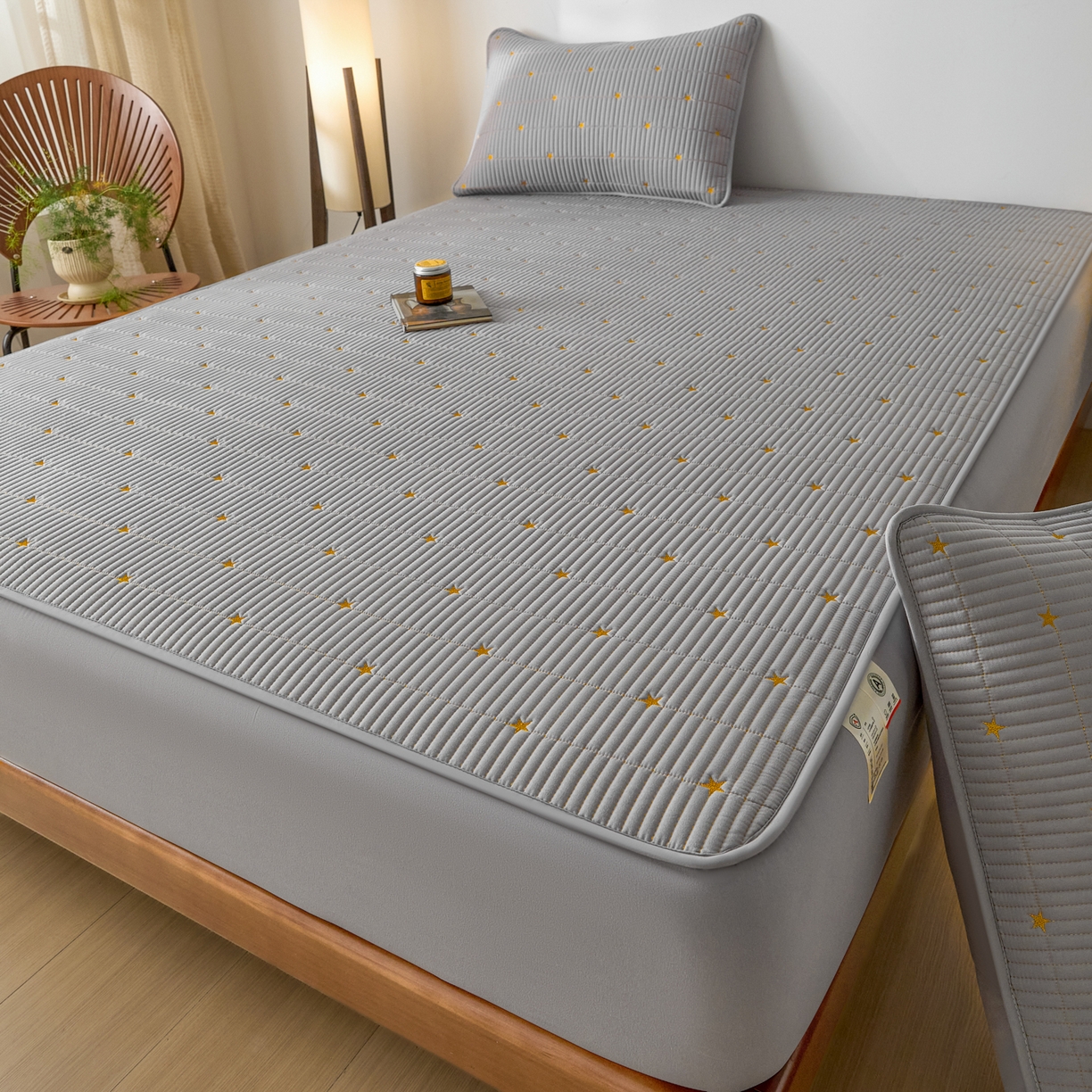 91家纺网 家纺一手货源 找家纺 芬晴家纺 2025新款A类大豆夹棉爱心防水床笠单床笠床笠单件 繁星-星灰