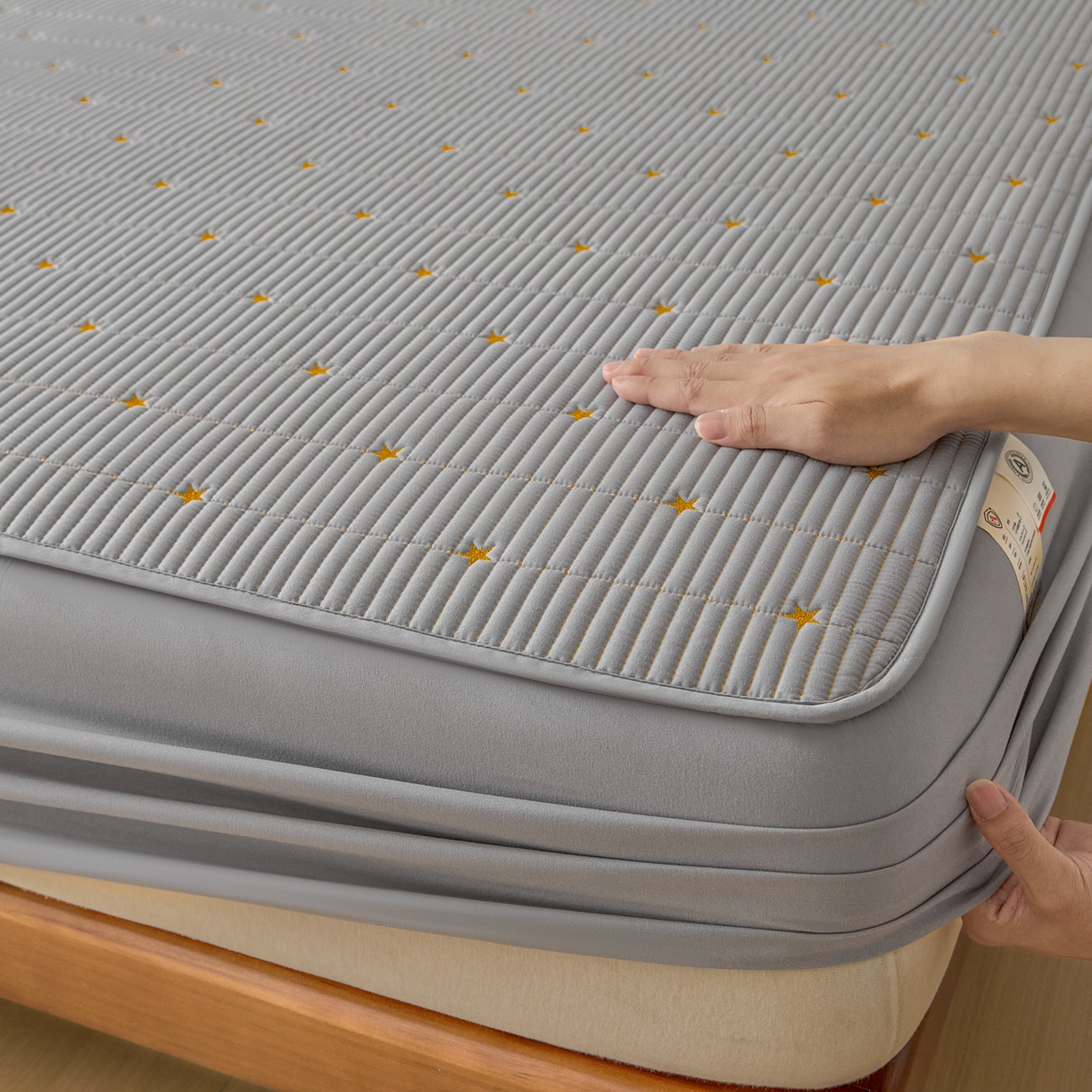 91家纺网 家纺一手货源 找家纺 芬晴家纺 2025新款A类大豆夹棉爱心防水床笠单床笠床笠单件 繁星-星灰