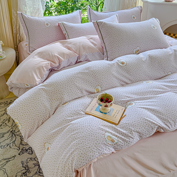 91家纺网 家纺一手货源 找家纺 可思家纺 2025新款云柔棉四件套 安徒生-浅粉