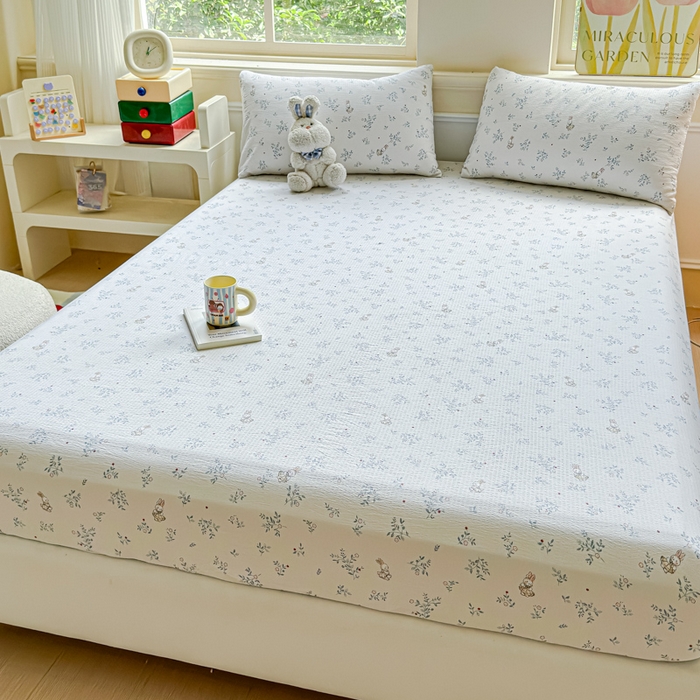 91家纺网 家纺一手货源 找家纺 佑佳家纺2025新款A类高克重水洗棉床笠 草丛兔