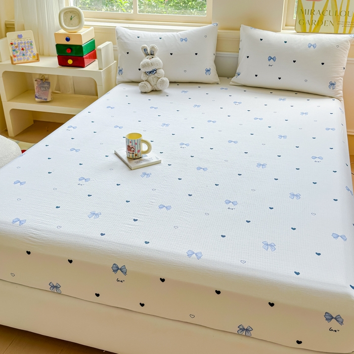 91家纺网 家纺一手货源 找家纺 佑佳家纺2025新款A类高克重水洗棉床笠 蓝色蝴蝶结