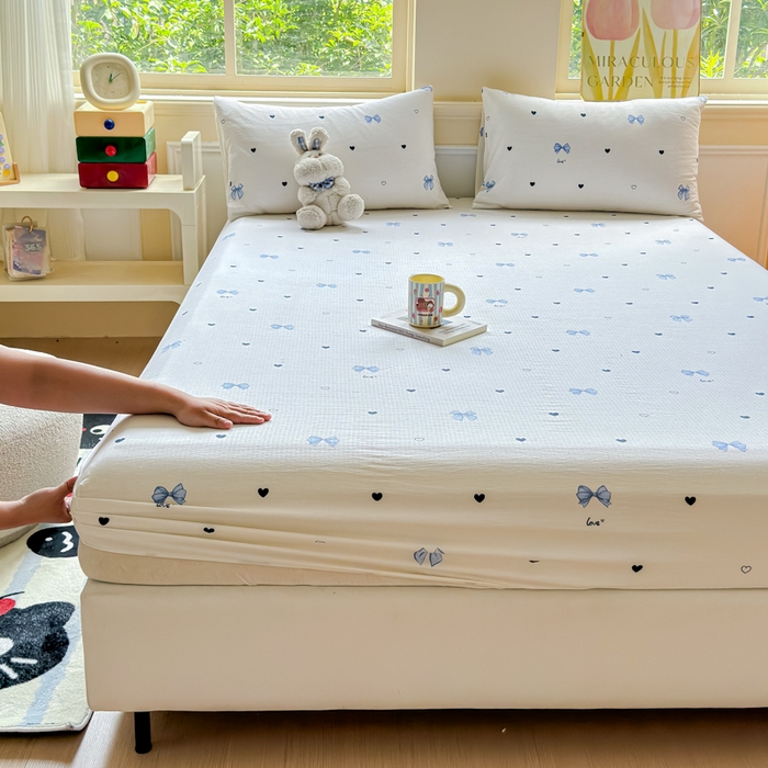 91家纺网 家纺一手货源 找家纺 佑佳家纺2025新款A类高克重水洗棉床笠 蓝色蝴蝶结