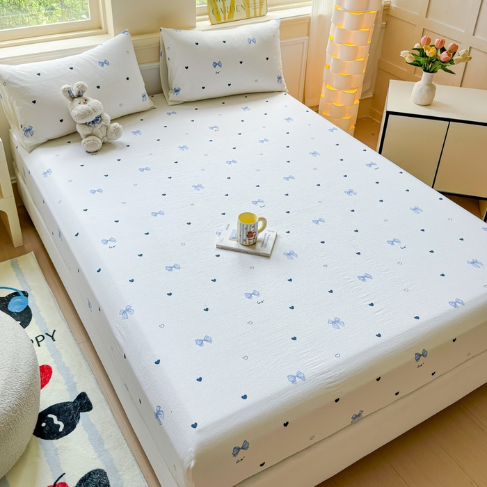 91家纺网 家纺一手货源 找家纺 佑佳家纺2025新款A类高克重水洗棉床笠 蓝色蝴蝶结