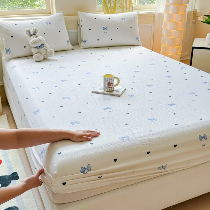 91家纺网 家纺一手货源 找家纺 佑佳家纺2025新款A类高克重水洗棉床笠 蓝色蝴蝶结