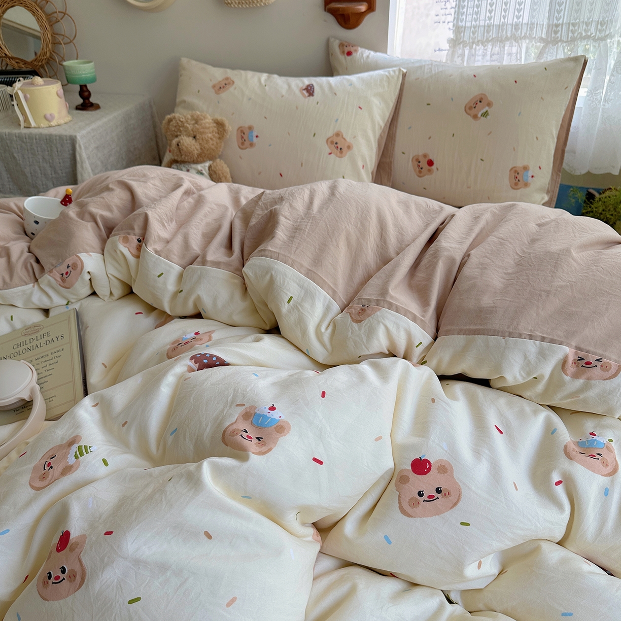91家纺网 家纺一手货源 找家纺 沐芷 2025 开学季水洗棉四件套A类 卡通简约风超柔舒适三件套 蛋糕熊熊