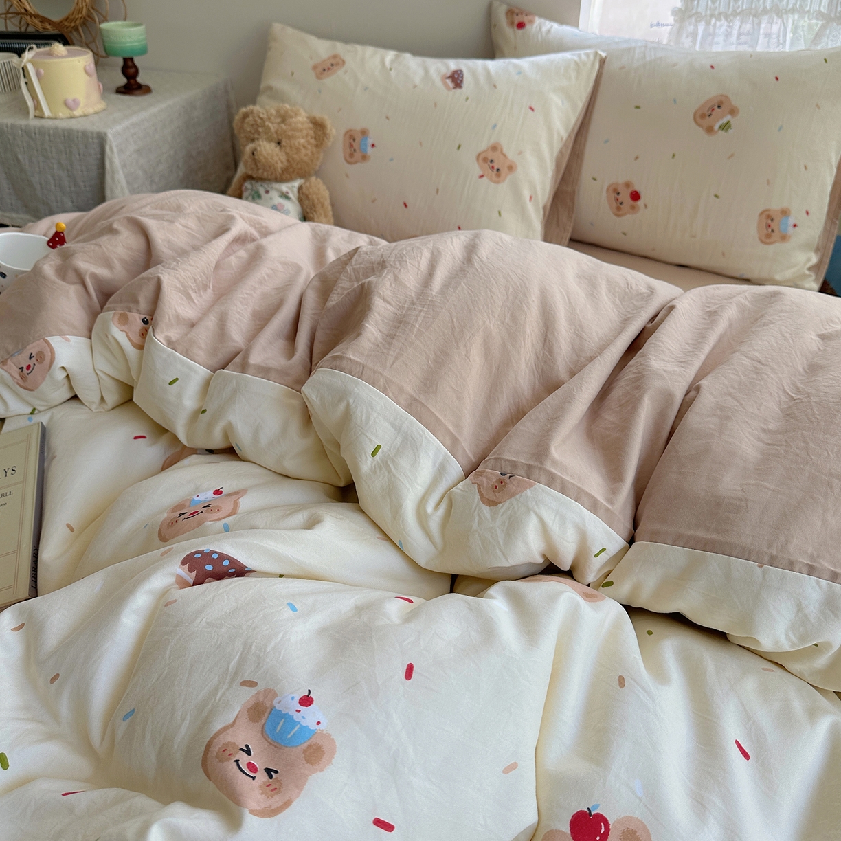 91家纺网 家纺一手货源 找家纺 沐芷 2025 开学季水洗棉四件套A类 卡通简约风超柔舒适三件套 蛋糕熊熊