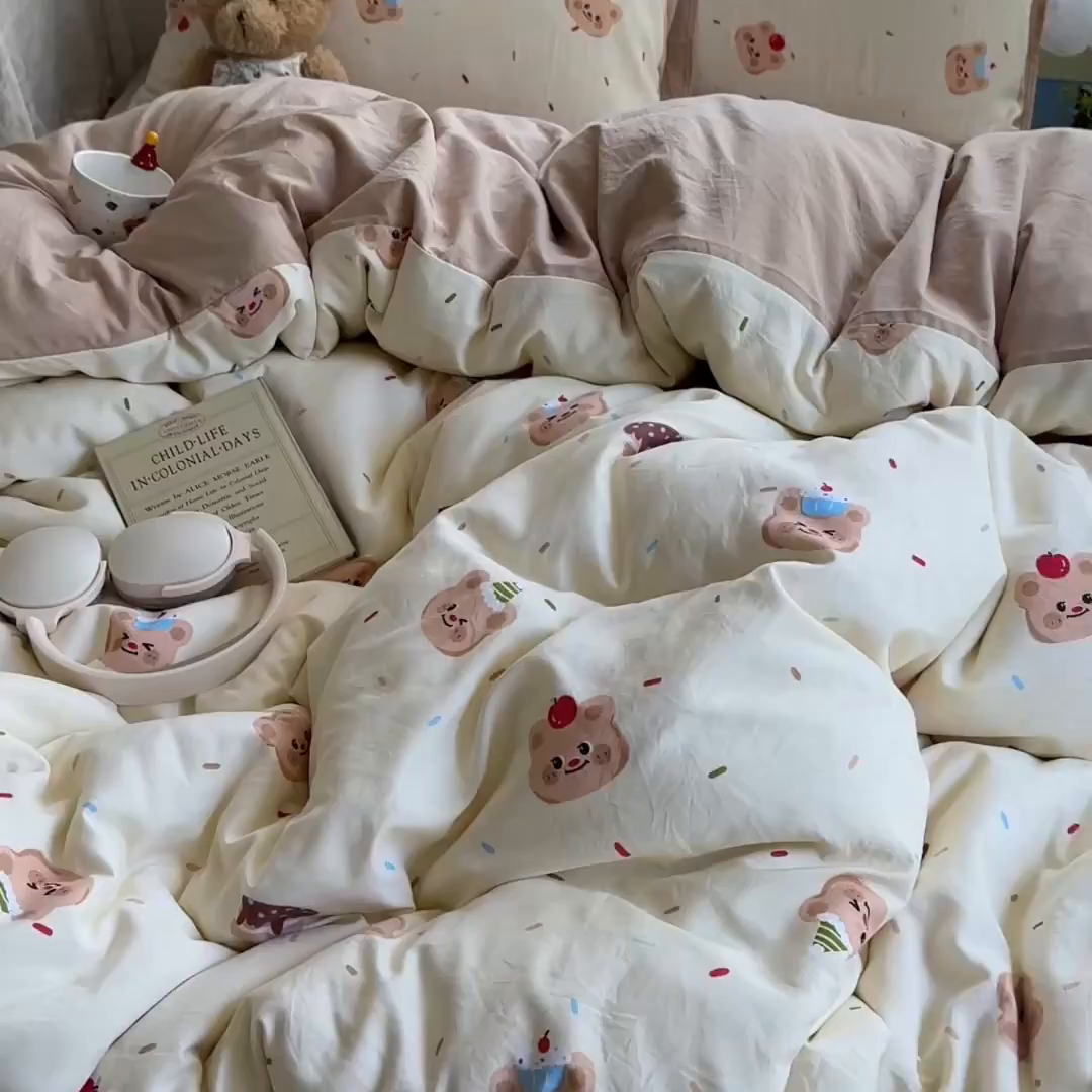 91家纺网 家纺一手货源 找家纺 沐芷 2025 开学季水洗棉四件套A类 卡通简约风超柔舒适三件套 蛋糕熊熊
