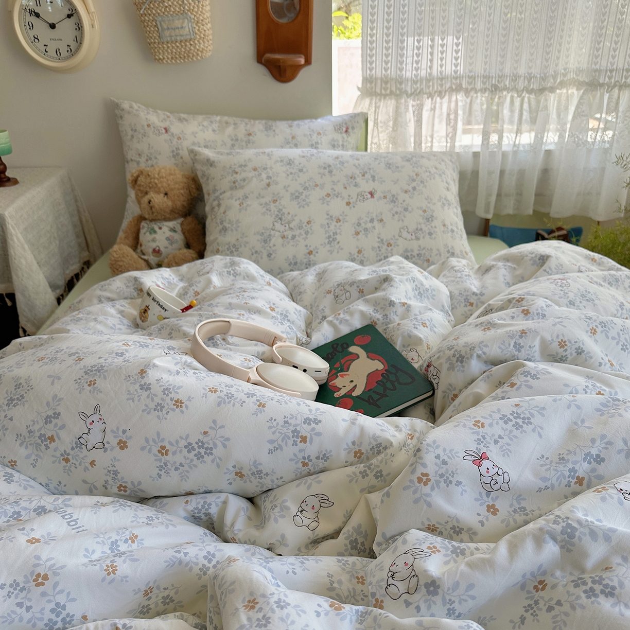 91家纺网 家纺一手货源 找家纺 沐芷 2025 开学季水洗棉四件套A类 卡通简约风超柔舒适三件套 繁花兔兔