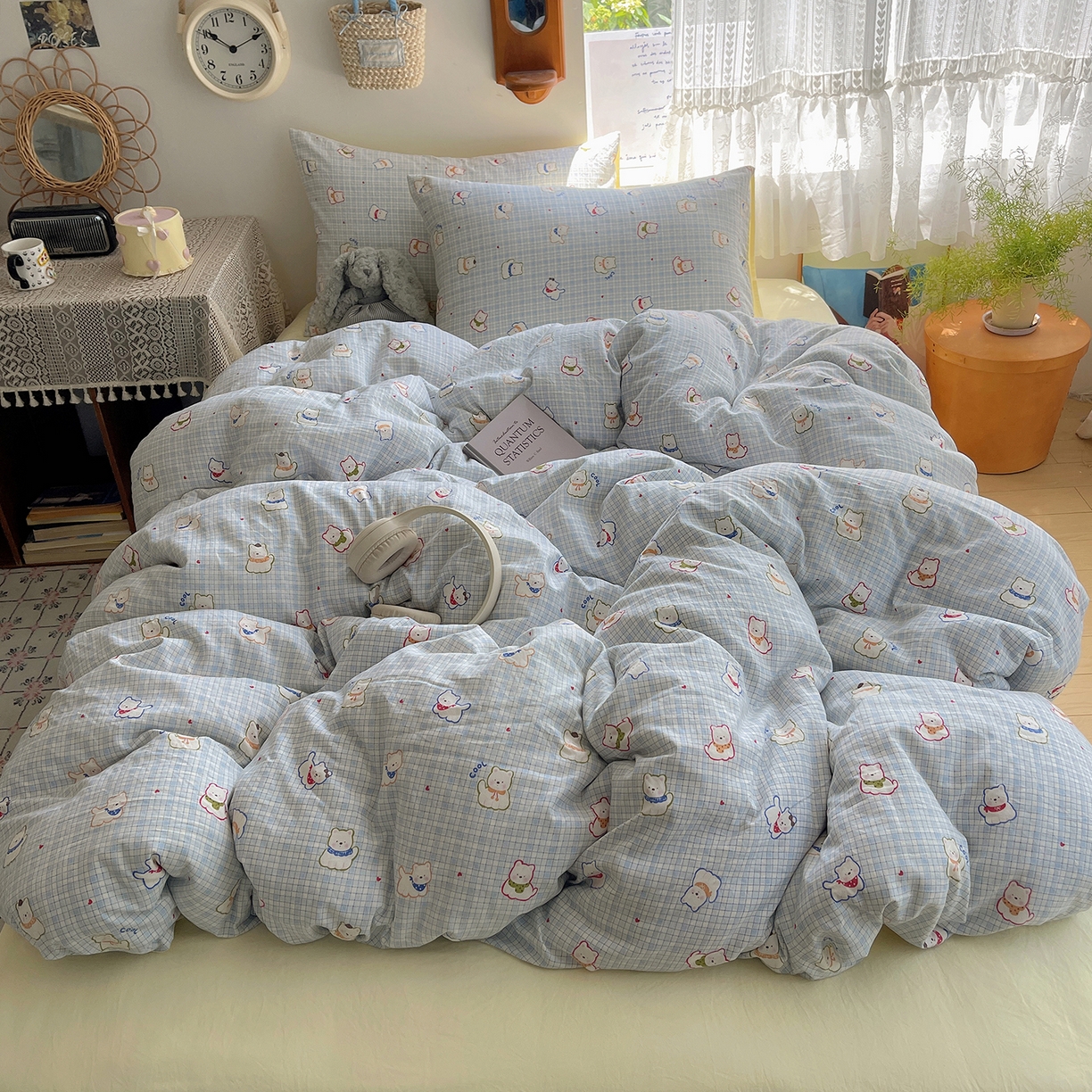 91家纺网 家纺一手货源 找家纺 沐芷 2025 开学季水洗棉四件套A类 卡通简约风超柔舒适三件套 蓝格西高地