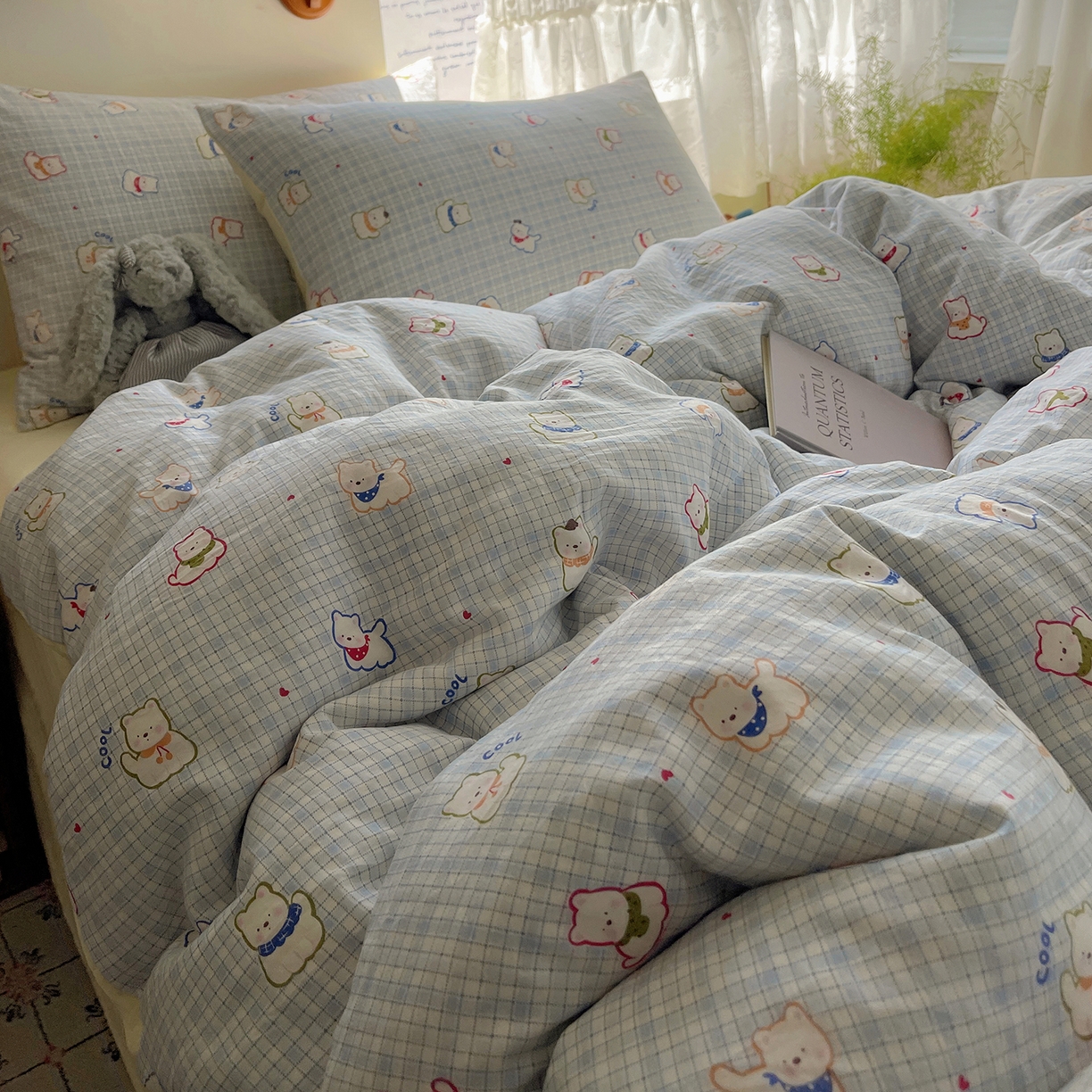 91家纺网 家纺一手货源 找家纺 沐芷 2025 开学季水洗棉四件套A类 卡通简约风超柔舒适三件套 蓝格西高地