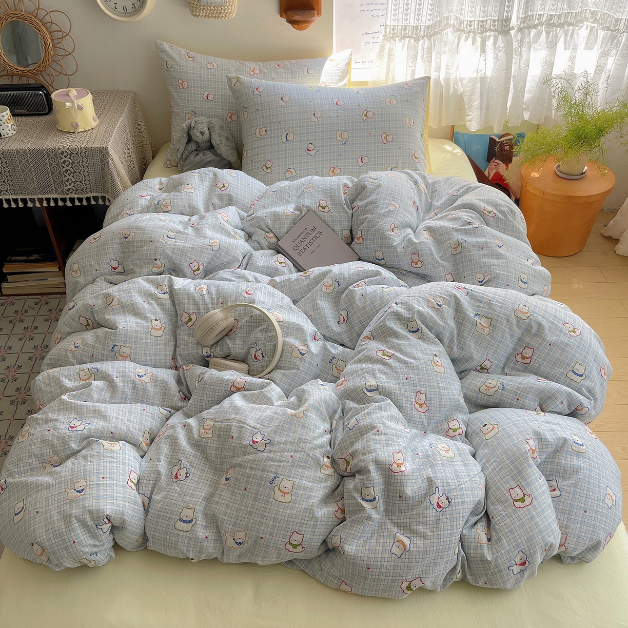 91家纺网 家纺一手货源 找家纺 沐芷 2025 开学季水洗棉四件套A类 卡通简约风超柔舒适三件套 蓝格西高地