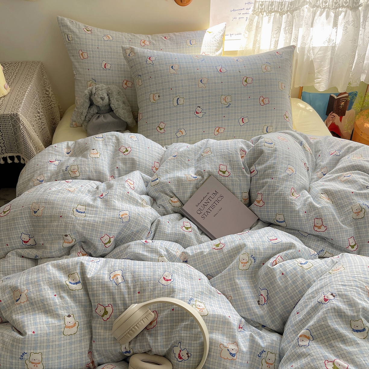 91家纺网 家纺一手货源 找家纺 沐芷 2025 开学季水洗棉四件套A类 卡通简约风超柔舒适三件套 蓝格西高地