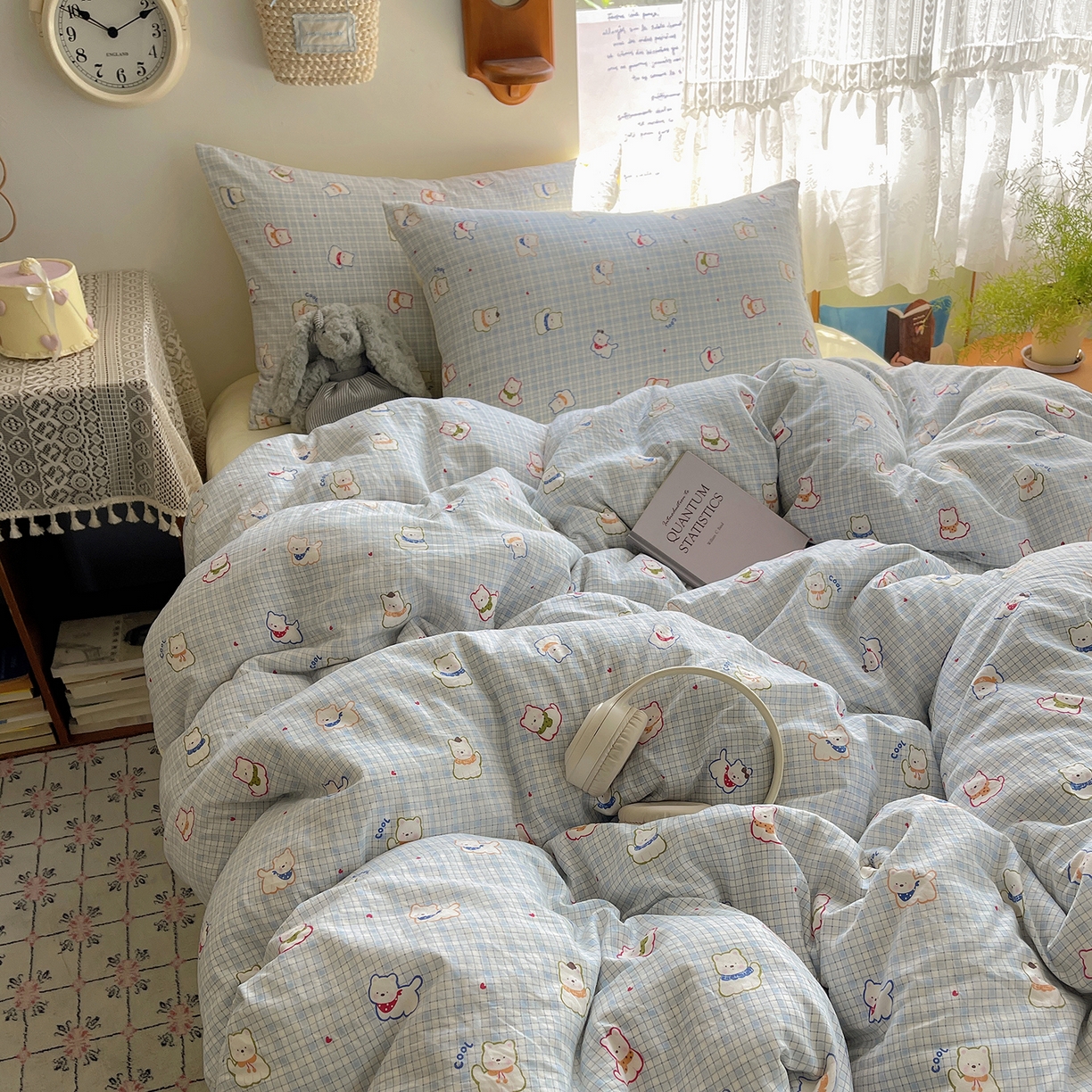 91家纺网 家纺一手货源 找家纺 沐芷 2025 开学季水洗棉四件套A类 卡通简约风超柔舒适三件套 蓝格西高地