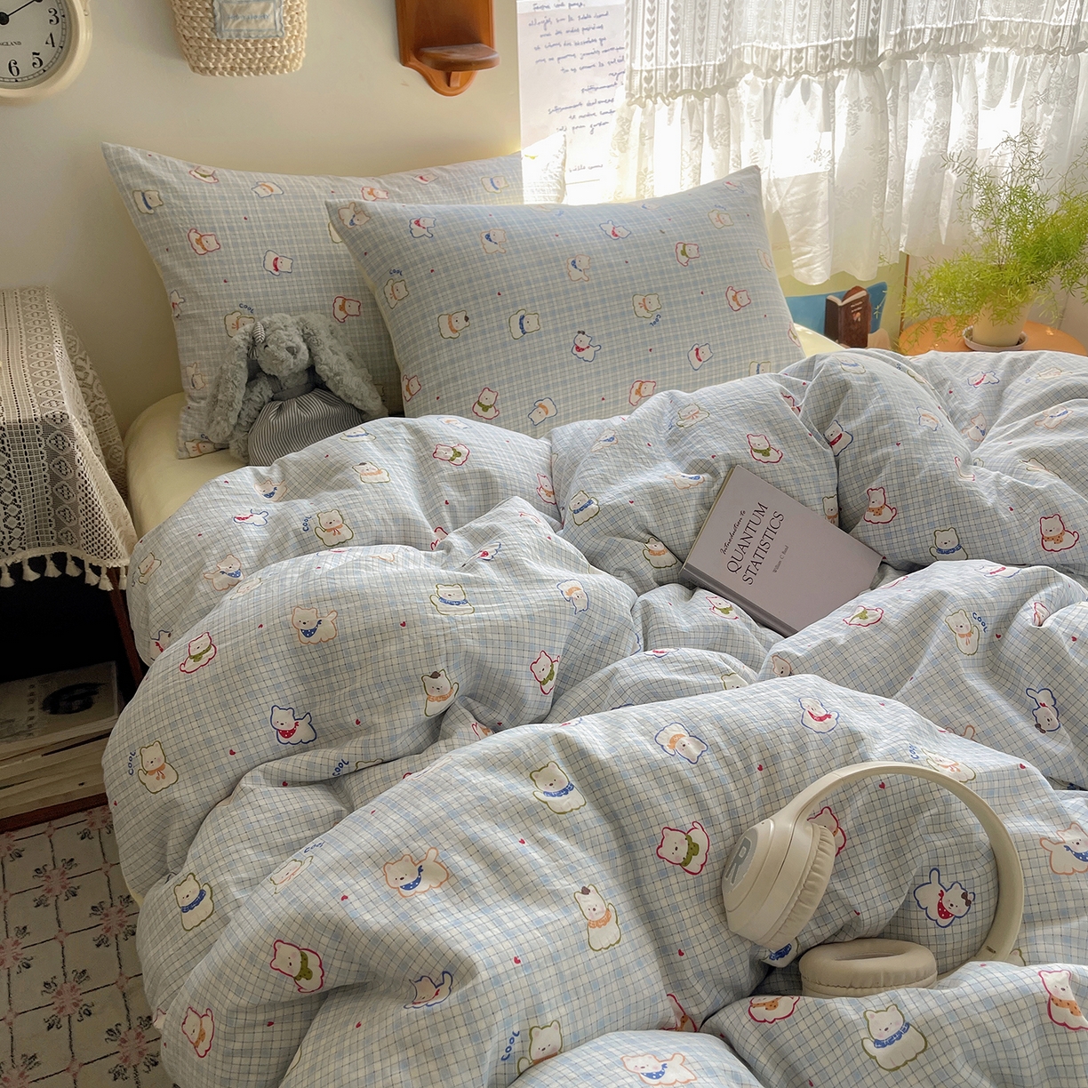 91家纺网 家纺一手货源 找家纺 沐芷 2025 开学季水洗棉四件套A类 卡通简约风超柔舒适三件套 蓝格西高地