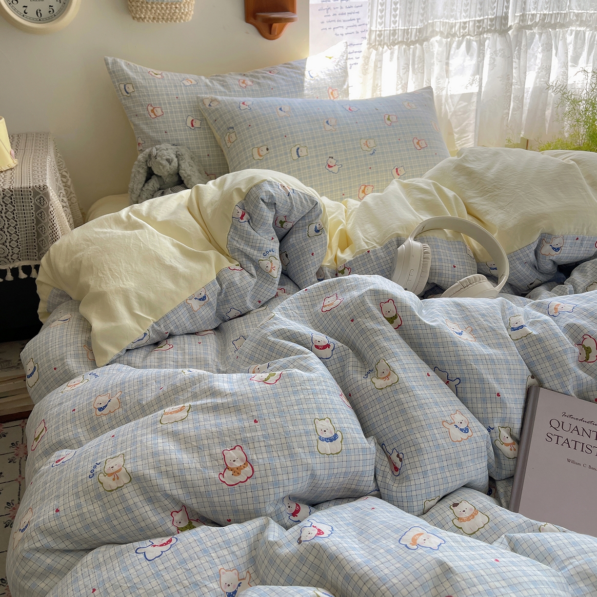 91家纺网 家纺一手货源 找家纺 沐芷 2025 开学季水洗棉四件套A类 卡通简约风超柔舒适三件套 蓝格西高地