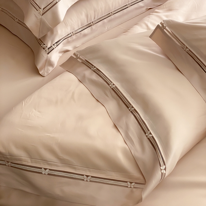 91家纺网 家纺一手货源 找家纺 云栖家居 2025天丝棉纯色镂空四件套-知否 知否-香槟金