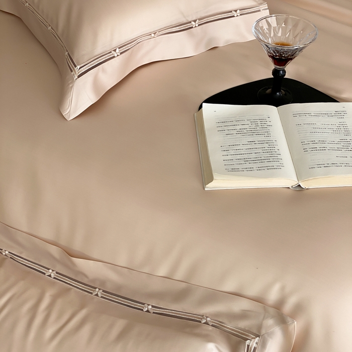 91家纺网 家纺一手货源 找家纺 云栖家居 2025天丝棉纯色镂空四件套-知否 知否-香槟金