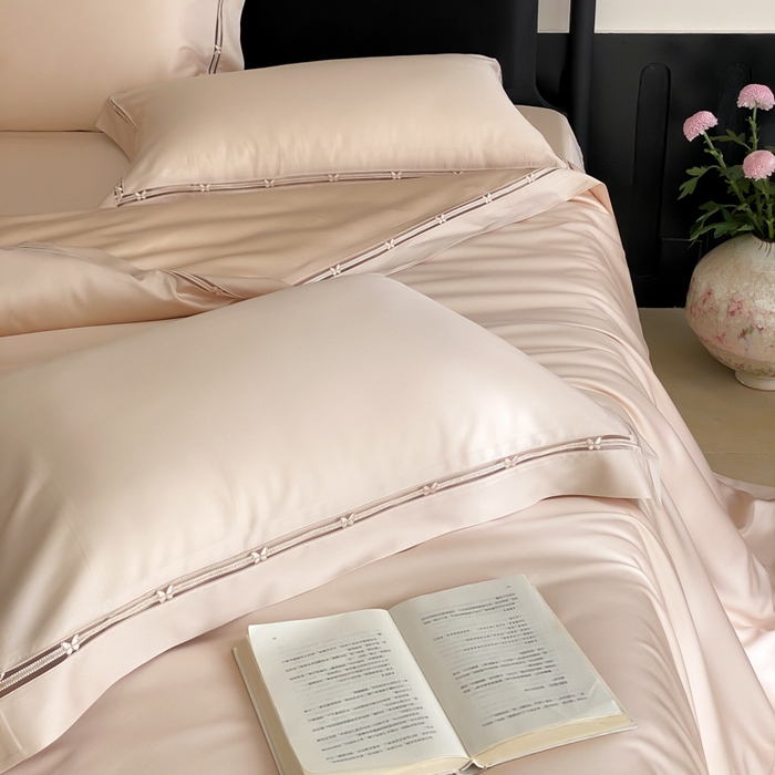 91家纺网 家纺一手货源 找家纺 云栖家居 2025天丝棉纯色镂空四件套-知否 知否-香槟金