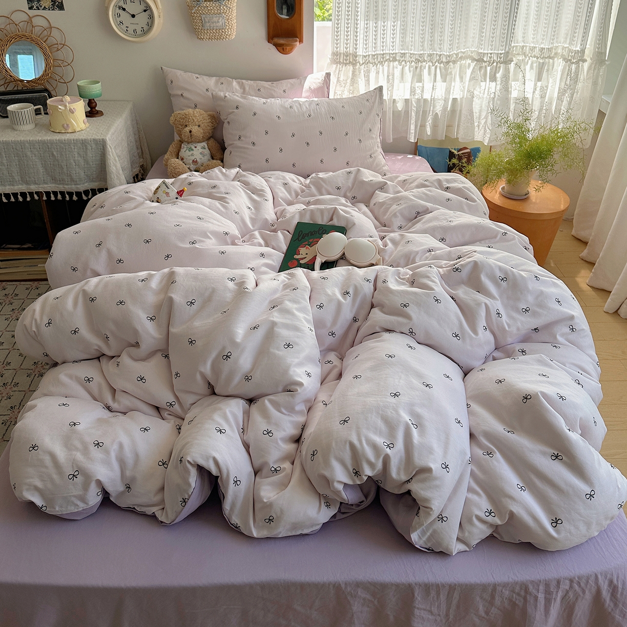 91家纺网 家纺一手货源 找家纺 沐芷 2025 开学季水洗棉四件套A类 卡通简约风超柔舒适三件套 紫色蝴蝶结