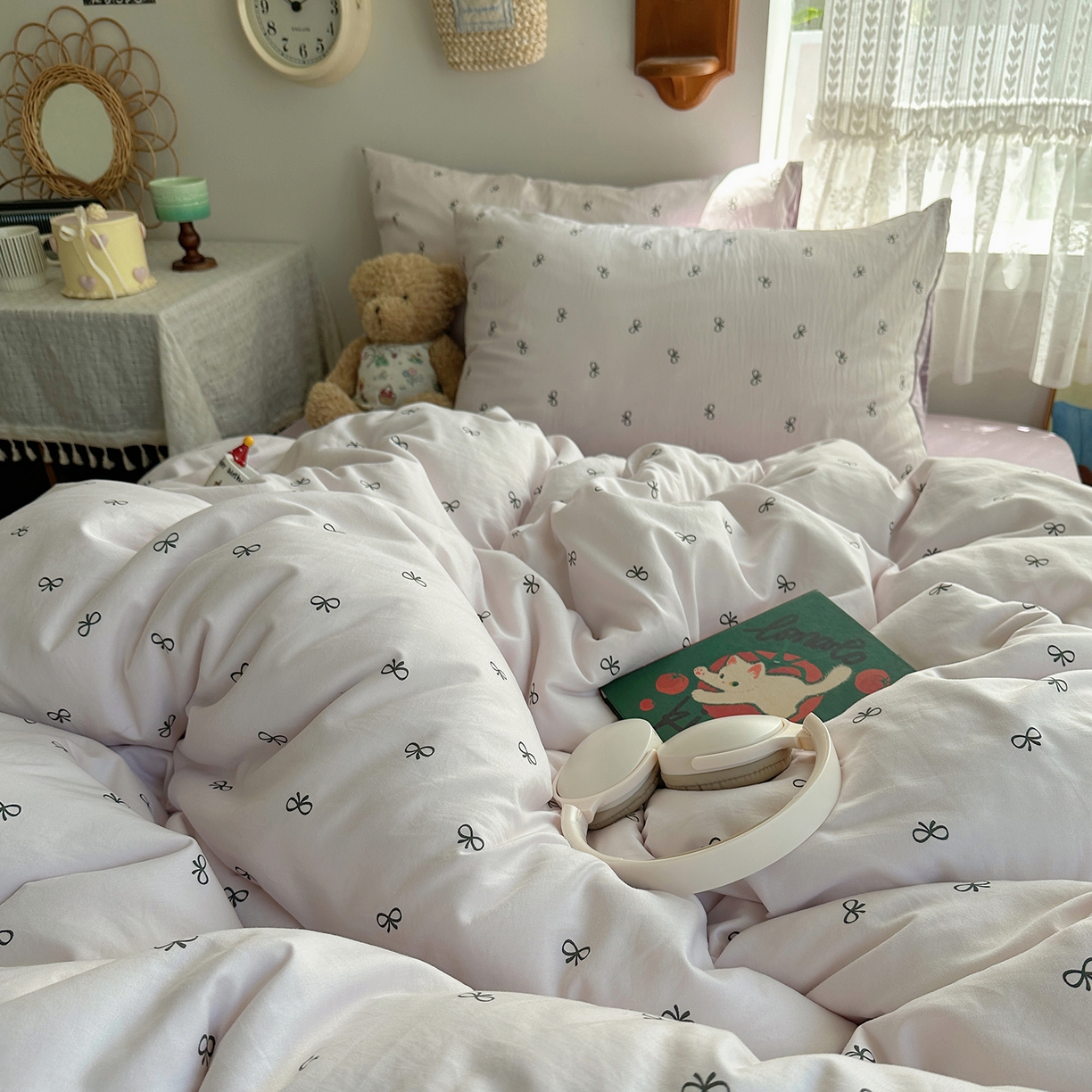 91家纺网 家纺一手货源 找家纺 沐芷 2025 开学季水洗棉四件套A类 卡通简约风超柔舒适三件套 紫色蝴蝶结